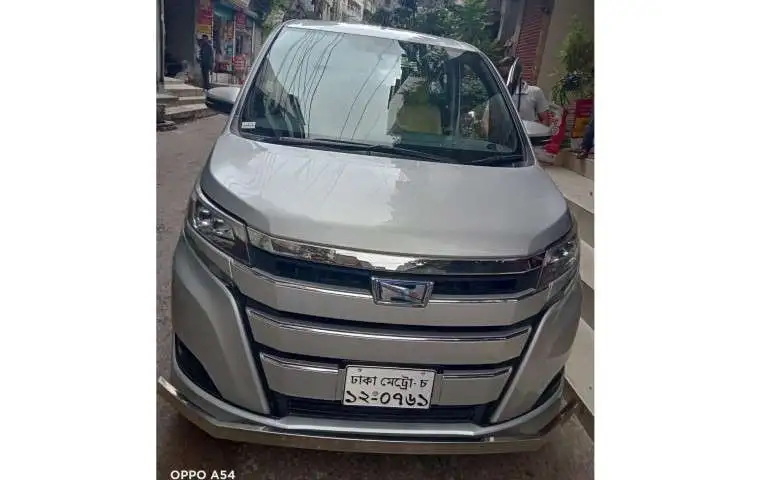 Toyota NOAH 2018