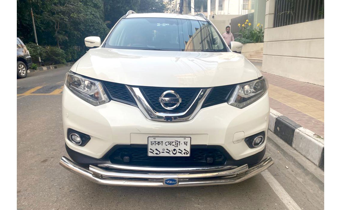 Nissan 2020 white