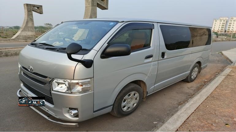 Toyota HiAch 2018-2020 Back Image
